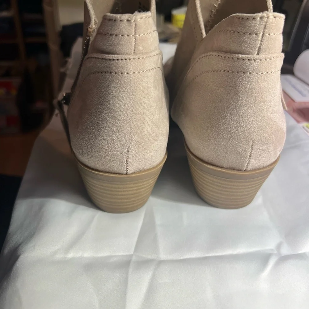 Women's Cream Ankle Boots - Picture 3 of 7